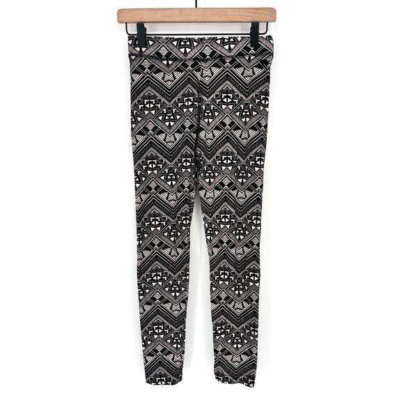 PINK Victorias Secret Black and White Aztec Geometric Boho Print Leggings Size S - Picture 1 of 4